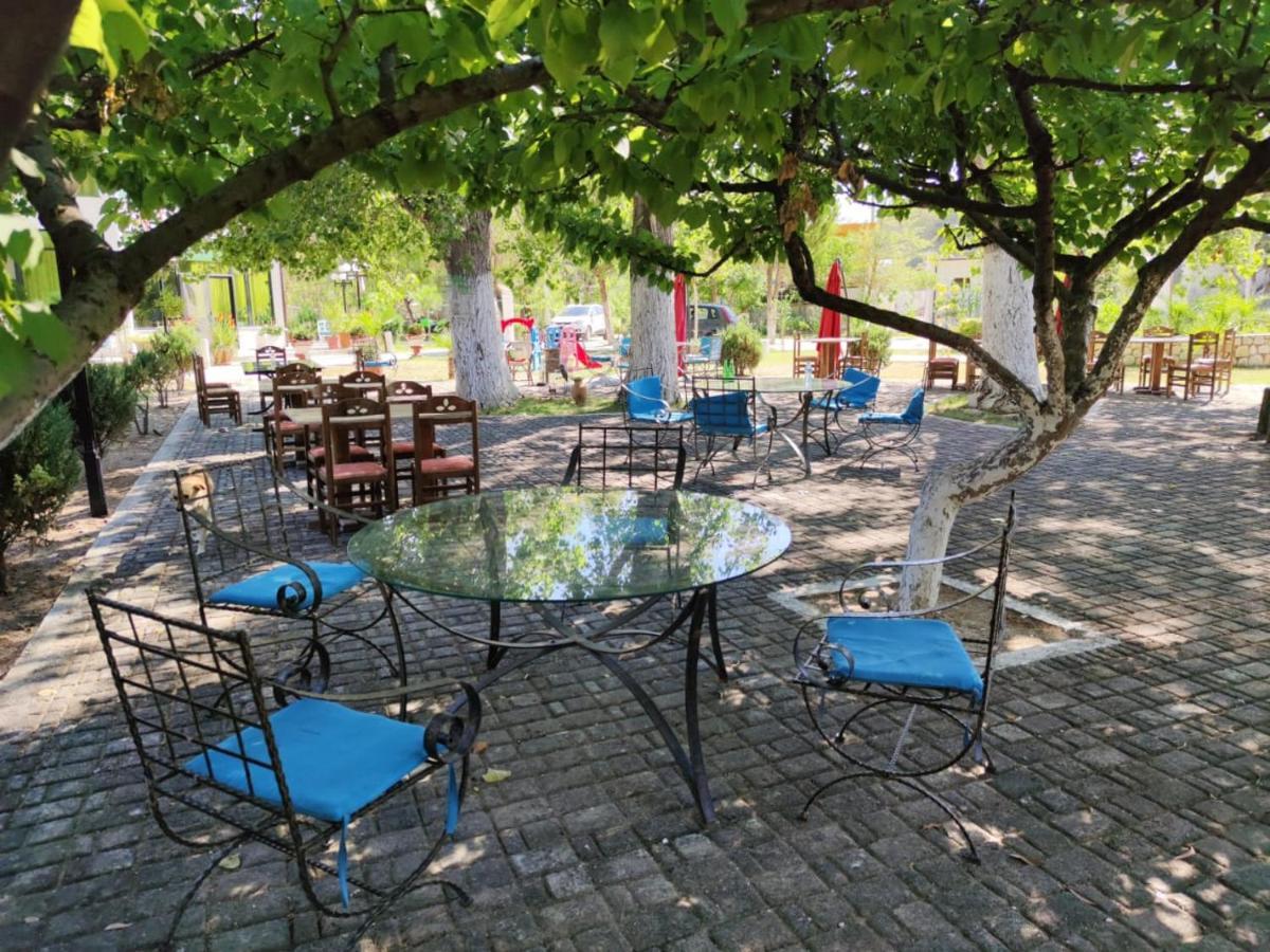Kavalona Park Hotel Vlorë Buitenkant foto