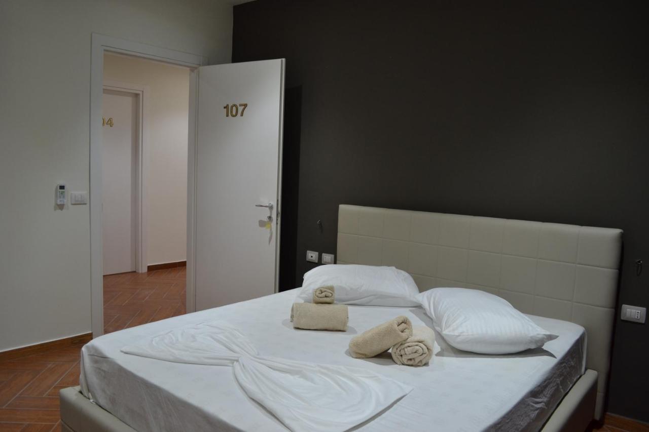 Kavalona Park Hotel Vlorë Buitenkant foto