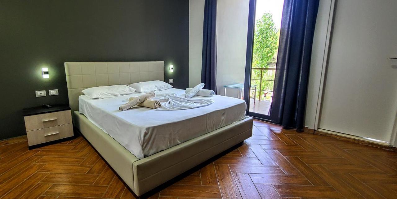 Kavalona Park Hotel Vlorë Buitenkant foto
