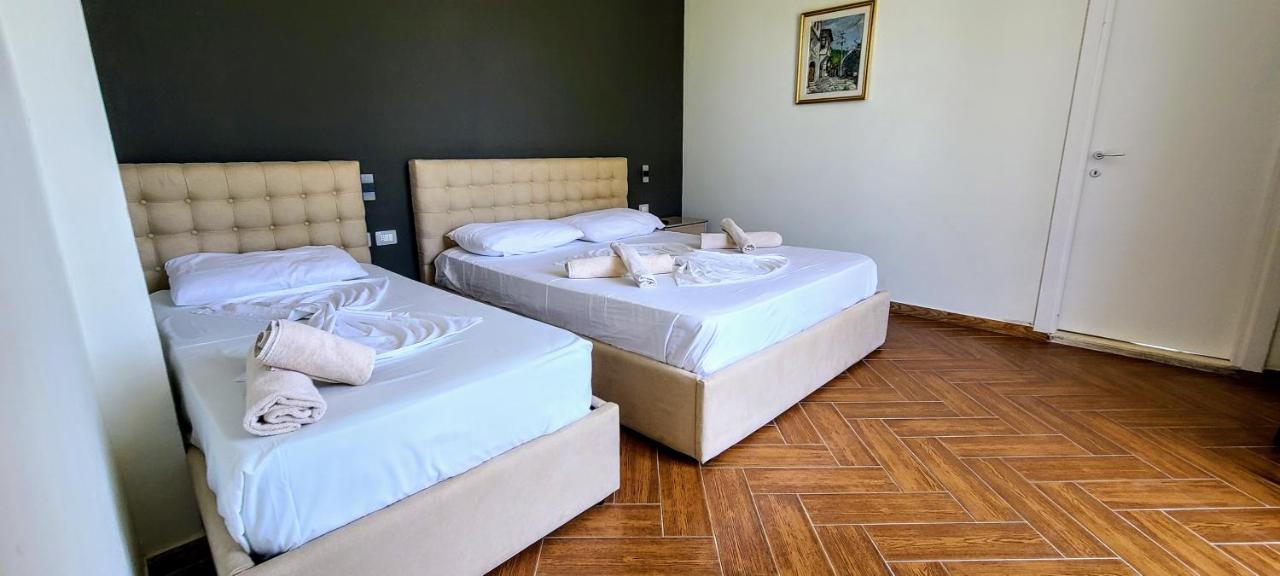 Kavalona Park Hotel Vlorë Buitenkant foto