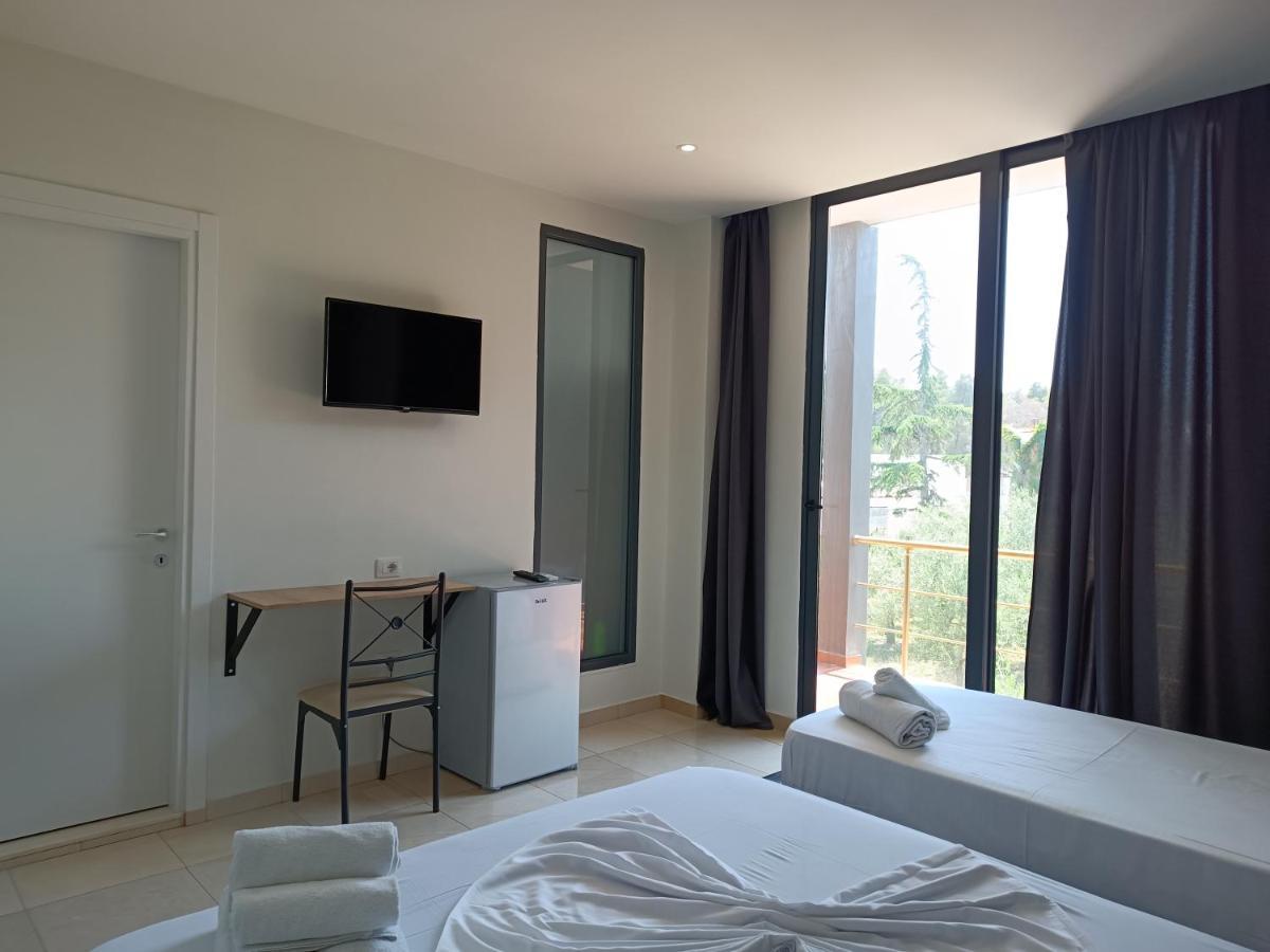 Kavalona Park Hotel Vlorë Buitenkant foto