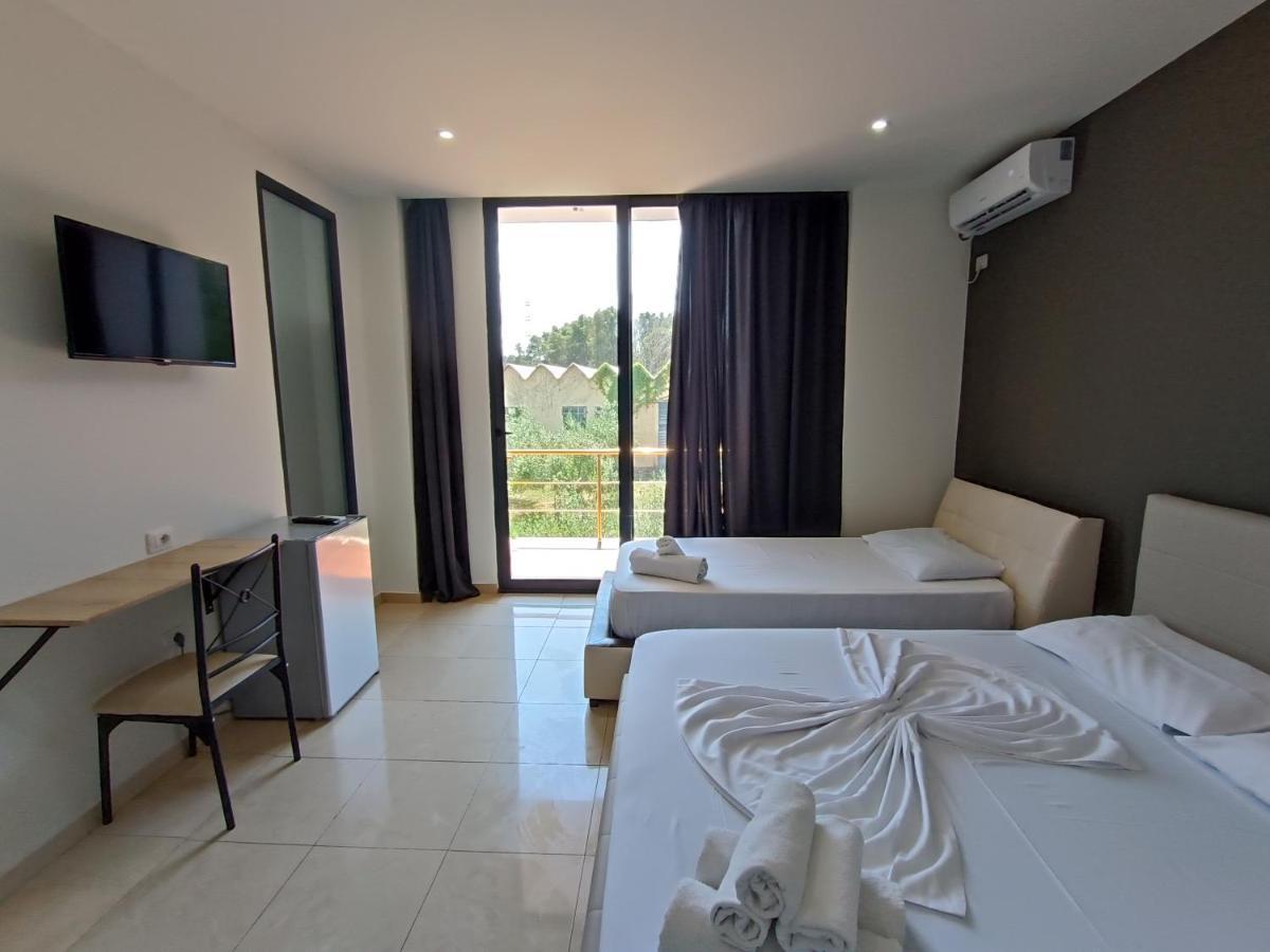 Kavalona Park Hotel Vlorë Buitenkant foto