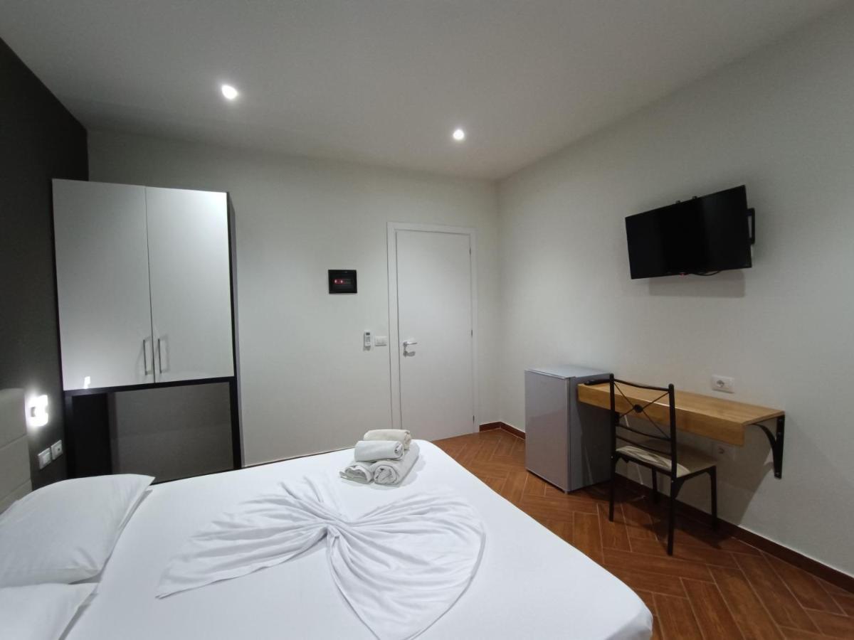 Kavalona Park Hotel Vlorë Buitenkant foto