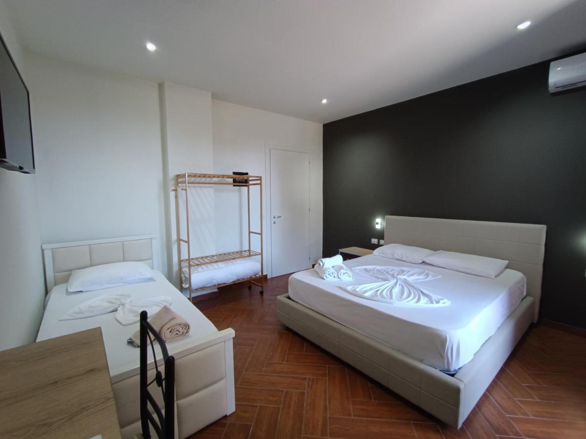 Kavalona Park Hotel Vlorë Buitenkant foto