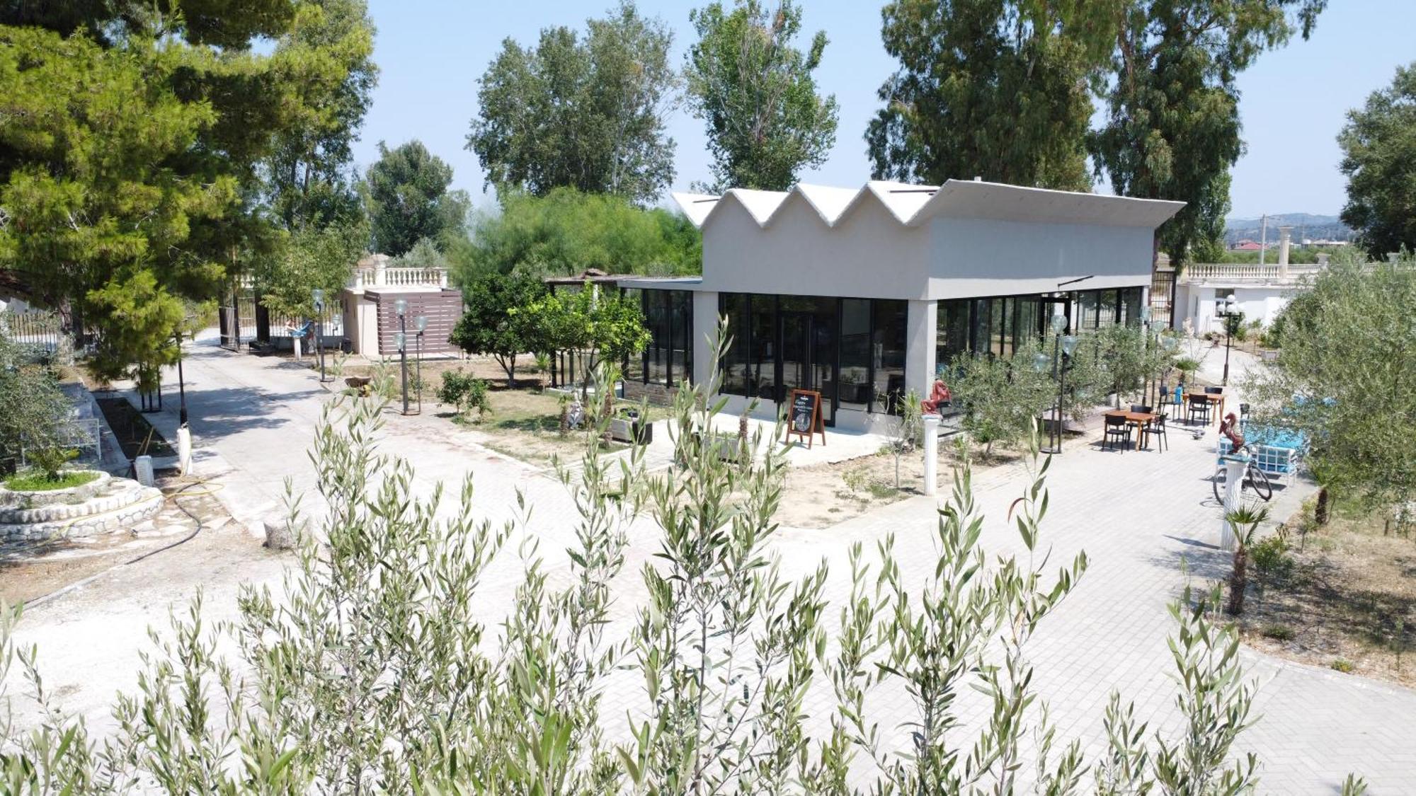 Kavalona Park Hotel Vlorë Buitenkant foto